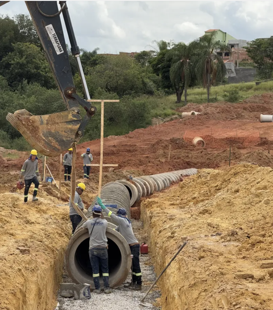 Por que o formato do tubo influencia diretamente o desempenho da obra